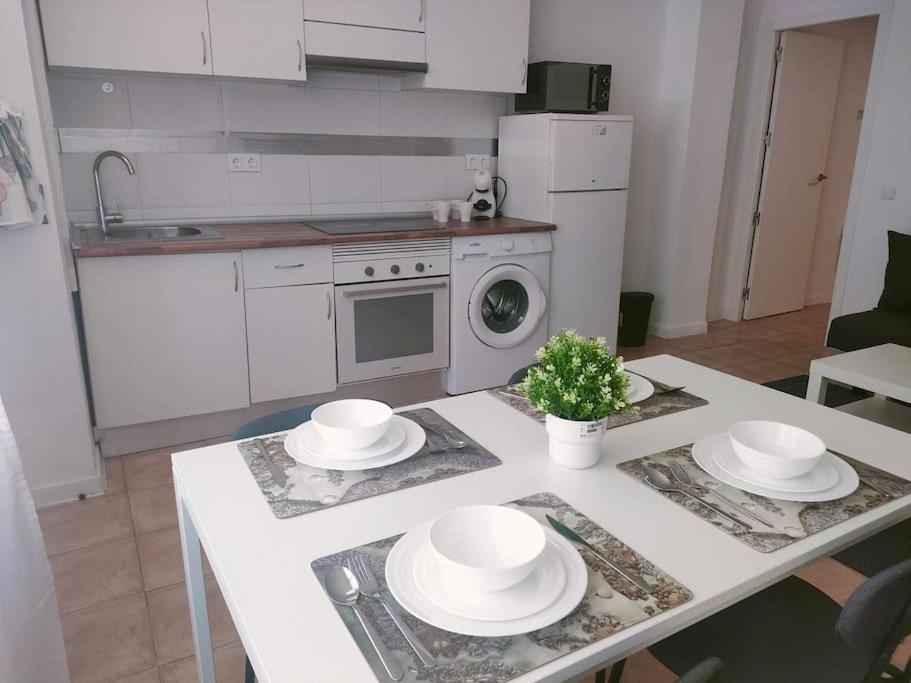 Centro Capital Wizink Feria Bernabeu Aeropuerto Apartman Madrid Kültér fotó
