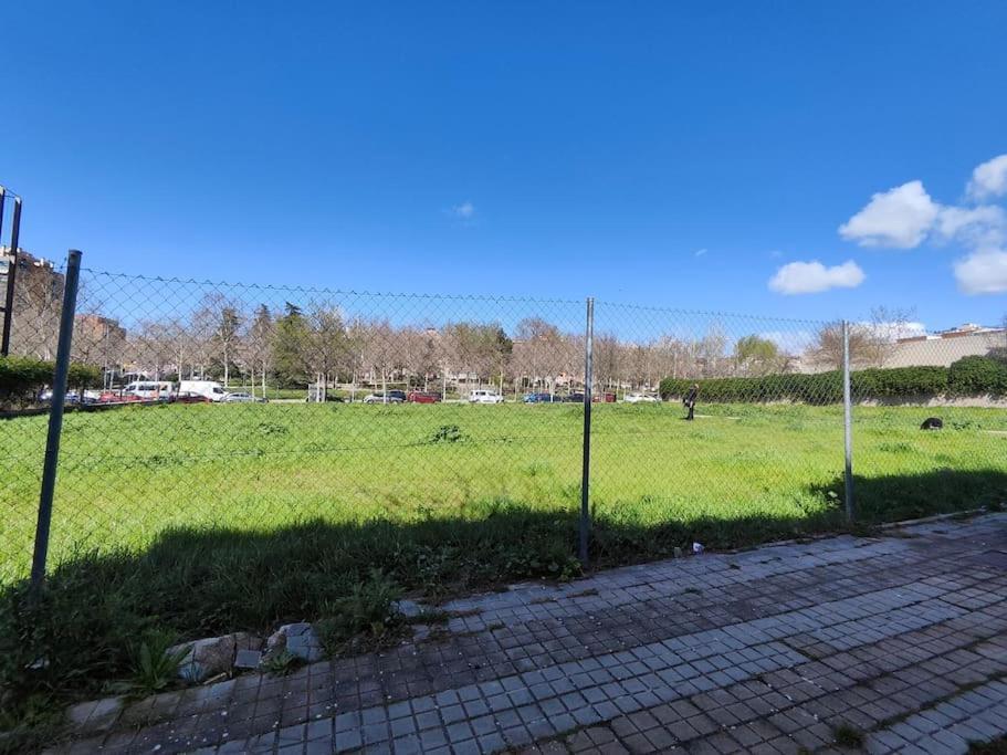 Centro Capital Wizink Feria Bernabeu Aeropuerto Apartman Madrid Kültér fotó
